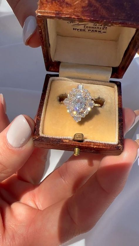 Big Engagement Ring Gold, Royalty Engagement Rings, Big Wedding Rings Expensive Gold, Unique Engagement Rings Big, Old Hollywood Engagement Ring, Large Engagement Rings Vintage, Old Wedding Rings Vintage, Old Money Wedding Ring, Antique Engagement Rings Vintage 1920s