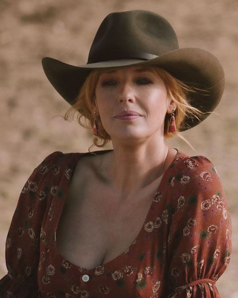 Beth Dutton Bangs, Cast Reference, Dutton Outfits, Kelly Riley, Beth Dutton Style, Tracey Anderson, Yellowstone Outfits, Jessica Kelly, Cowboy Hat Styles