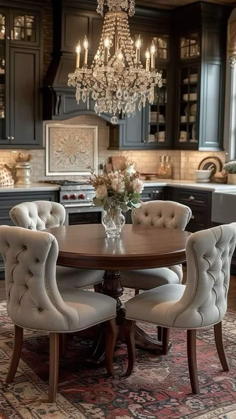 Tuscan Kitchen Design, Dining Furniture Makeover, Chic Dining Room, Country Dining Rooms, Tuscan Kitchen, Casa Vintage, Luxury Dining Room, Elegant Kitchens, Kitchen Inspiration Design