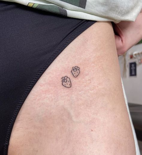 Strawberry Tattoo Minimalist, Bubble Tattoo, Strawberry Tattoo, Whimsical Tattoos, Taboo Tattoo, Stunning Tattoos, Minimalist Tattoo Ideas, Cute Simple Tattoos, Waist Tattoos