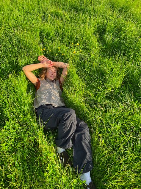 Running In Grass Aesthetic, Girl Lyingreference, Lying In Grass Reference, Relaxing Pose Reference, Woman Laying In Field, Person Laying On Back Reference, Laying On Floor Pose Reference, People Laying On The Ground, Laying On Ground Pose