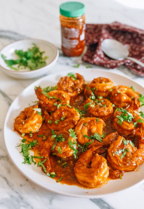 Chili garlic shrimp is a spicy treat and quick recipe to make—just chop some aromatics, sear jumbo tiger shrimp, and combine with the sauce! Source: thewoksoflife.com Chili Garlic Shrimp Recipe, Tiger Prawn Recipe, Chili Garlic Shrimp, Asian Shrimp, Chilli Prawns, Chili Shrimp, Tiger Shrimp, Ny Food, Chinese Recipe