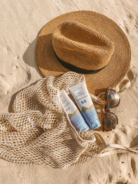 Summer Skincare Photography, Sunscreen Product Shoot, Sunscreen Photography Ideas, Sunscreen Photoshoot, Sunscreen Product Photography, Spf Aesthetic, Sunscreen Photography, Summer Product Photography, Beach Product Photography