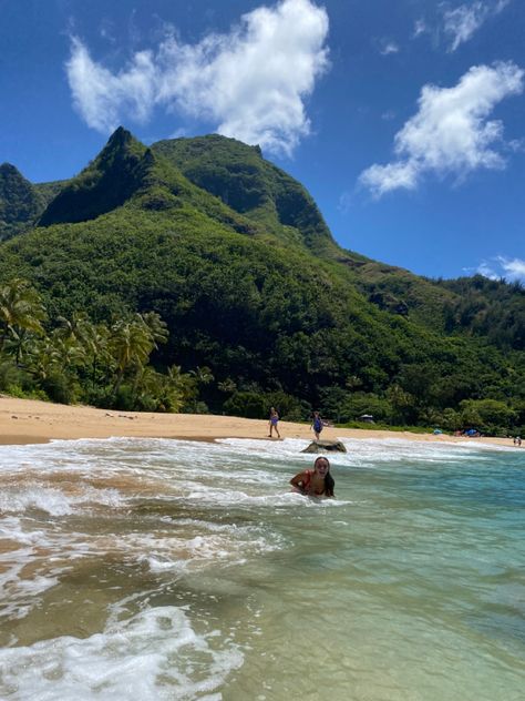 jumpinb in the ocean on an island #islandlife #travelgirl Island Living Aesthetic, Stranded Island, Living On An Island, Stranded On An Island, Gap Year Travel, Girl With Brown Hair, Hawaii Beach, Island Living, Hawaii Beaches