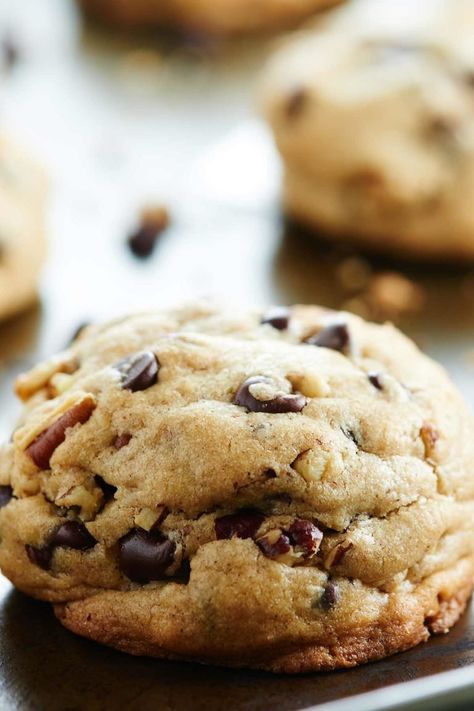 Fluffy Chocolate Chip Cookies Recipe - w/ Toasted Pecans Fluffy Chocolate Chip Cookies, Cookie Recipe Video, Parfait Desserts, Gooey Cookies, Chocolate Chip Cookies Recipe, Chocolate Chip Cookie Recipe, Chocolate Cookie Recipes, Best Chocolate Chip Cookie, Chip Cookie Recipe