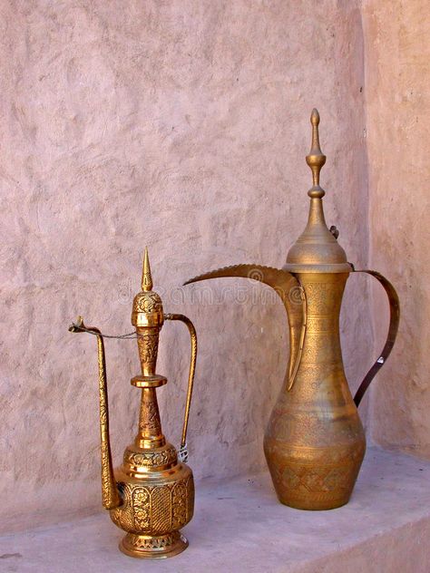 Arabic coffee pot Arabic Furniture, Arabic Coffee Pot, Arabian Coffee, Middle Eastern Decor, Arabic Decor, Arabic Coffee, Arab Culture, Dubai United Arab Emirates, Coffee Pots