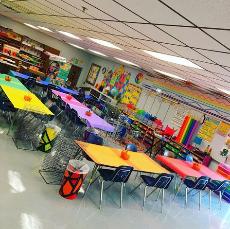 Cassie Stephens: In the Art Room: Setting Up Your Art Room Art Room Ideas, Art Room Rules, Classe D'art, Cassie Stephens, Classroom Management Tool, Art Classroom Decor, Room Setting, Everyday Art, Good Things Take Time