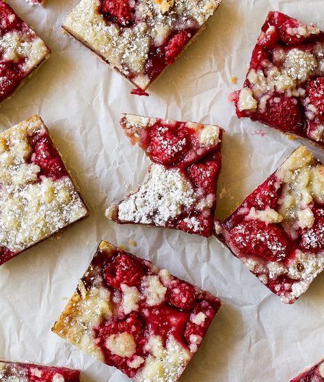 These Jammy Raspberry Bars with Streusel are the ultimate berry dessert! The easy vanilla shortbread crust comes together quickly and can be made ahead of time. Use any fresh or frozen berries and/or jam combo (blackberries and strawberries are especially delicious). This berry-forward cookie bar recipe is so delicious served with vanilla ice cream, try it! Raspberry Cookie Bars, Fresh Raspberry Recipes, Vanilla Shortbread, Vanilla Extract Recipe, Raspberry Bars, Raspberry Muffins, Raspberry Cookies, Raspberry Preserves, Raspberry Recipes