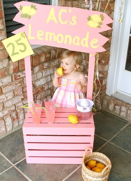 LOVE this lemonade stand! Add to Robb's "to-do" list! Lemonade Stand Birthday Party, Lemonade Stand Birthday, Lemonade Stand Party, Diy Lemonade Stand, Diy Lemonade, Pink Lemonade Party, Lemonade Party, Kids Themed Birthday Parties, Moments Photography