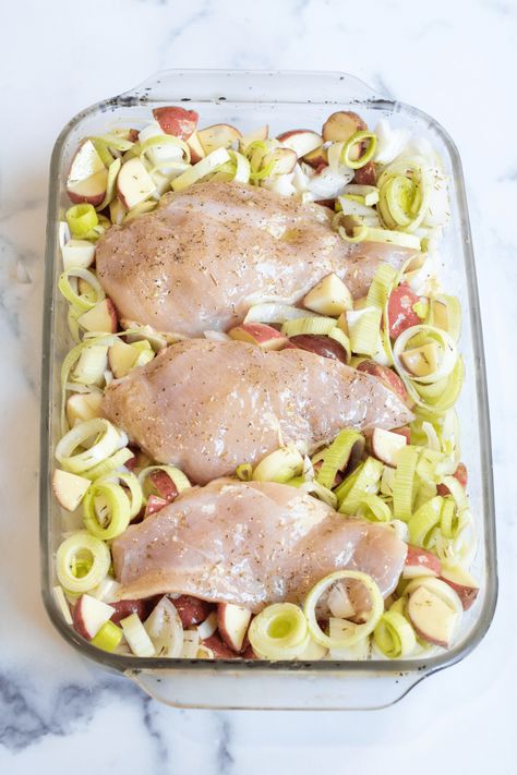 Dinner Recipe With Leeks, Leeks Chicken Recipe, Leeks And Chicken Recipes, Oven Baked Recipes Healthy, Recipes Using Leaks, Chicken With Leaks, Meals With Leeks, Baked Leeks Recipe, Chicken Potato Green Bean Bake