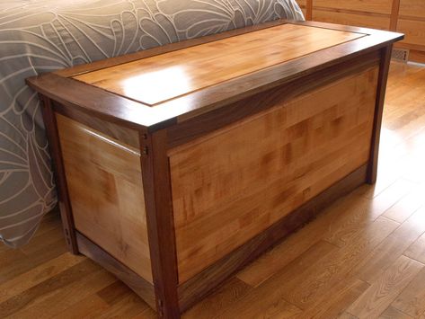 Blanket Chest Plans, Diy Wood Chest, Wooden Blanket Box, Chests Diy, Chest Woodworking Plans, Maple Furniture, Chest Ideas, Wooden Toy Boxes, Woodworking Box