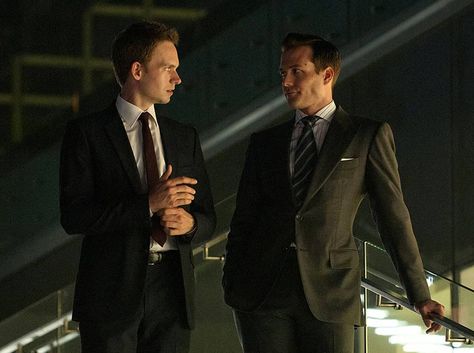 Suits 🇺🇸 on Instagram: “Harvey and Mike 🔥💯” Mike And Harvey, Suits Season 1, Mike Ross Suits, Mike Suits, Mike Harvey, Mike Ross, Specter Suits, Law Aesthetic, Suits Tv Series