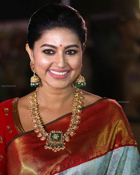 Shopzters | 15 Times Actress Sneha Stunned Us With Her Jewels! Mango Mala Jewellery, Actress Sneha, Mango Mala, Mala Jewelry, Gold Necklace Indian, Celebrity Jewelry, Long Pearl Necklaces, Wedding Jewellery Collection, Bangles Indian