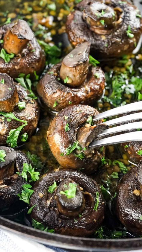 Who loves mushrooms? This easy smoker recipe is the perfect appetizer or side dish that's ready in under a hour! Tender, delicious Smoked Mushrooms tossed in a garlic butter sauce for the perfect finishing touch with just the right amount of smoked flavor to them. Smoked Mushrooms, Easy Smoker Recipes, Smoked Vegetables, Garlic Butter Mushrooms, Pellet Grill Recipes, Salad Pasta, Garlic Butter Sauce, Easy Homemade Recipes, Smoker Recipes