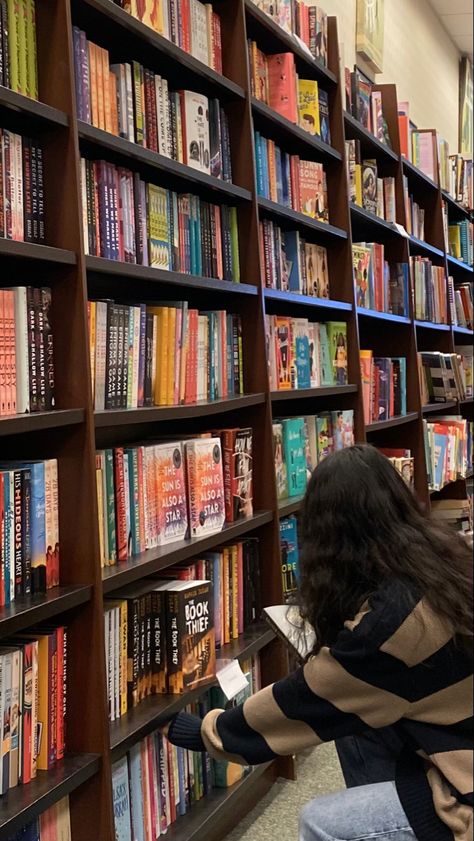 Book Shop Worker Aesthetic, Bookstore Worker Aesthetic, Worker Aesthetic, Bookstore Aesthetic, Reader Aesthetic, Reading Motivation, Library Aesthetic, Study Smarter, Book Cafe