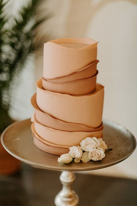 Terra Cotta Wedding, Wedding Cake Inspiration, Wedding Cake Designs, Wedding Desserts, Pretty Cakes, Wedding Food, Cake Inspiration, Let Them Eat Cake, Beautiful Cakes