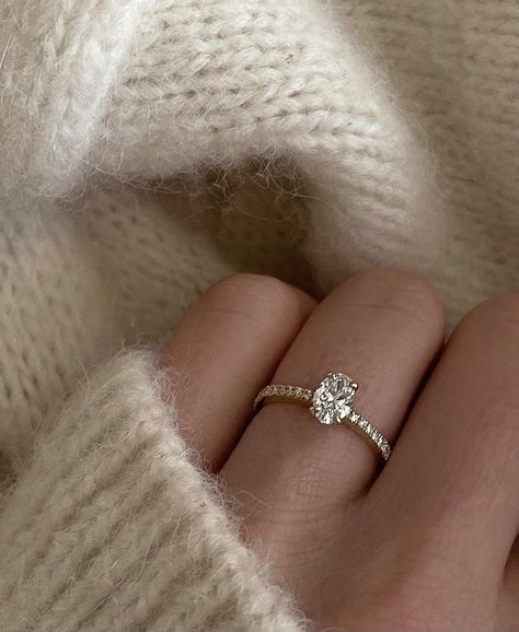 Minimal Wedding Rings, Ring Photoshoot, Claire Rose Cliteur, Claire Rose, Pretty Engagement Rings, Dream Wedding Ring, Cute Engagement Rings, Engagement Ring Inspiration, Future Engagement Rings