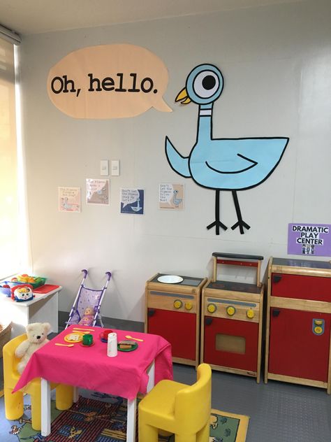 Pigeon Door Decoration, Pigeon Bulletin Board, Elephant And Piggie Door Decoration, Pigeon Bulletin Board Ideas, Elephant And Piggie Bulletin Board, Kindergarten Door, Mo Willems Author Study, Blue Classroom, Piggie And Elephant