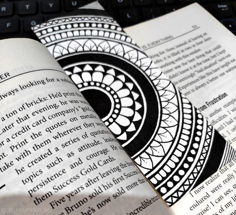 Bookmark in mandala pattern by krisumidee art Book Marks Mandala Art Easy, Easy Mandala Bookmark, Mandala Art Bookmark, Mandala Bookmark, Bookmarks Ideas, Bookmark Art, Mandala Sketch, Art Markers Drawing, Homemade Bookmarks