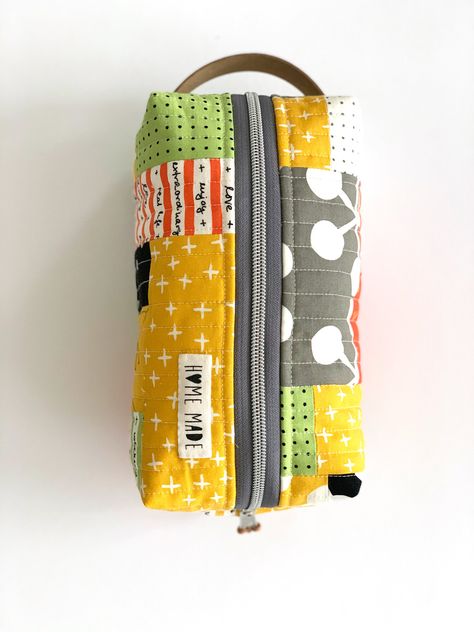 A Boxy Pouch Project and Blockheads Block 53 Boxy Bag Sewing Pattern, Quilted Boxy Pouch, Boxy Pouch Pattern Free, Boxy Bag Pattern Free, Boxy Pouch Pattern, Boxy Pouch, Boxy Bags, Pouch Tutorial, Bag Pattern Free