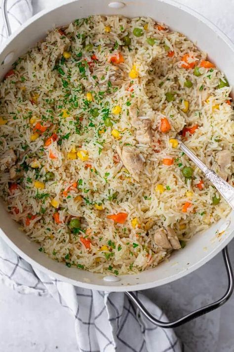 One Pot Chicken and Rice One Pot Chicken And Rice, Healthy Rice Recipes, Chicken And Rice Recipe, Easy Chicken And Rice, Healthy Chicken Dinner, One Pot Chicken, Vegetable Broth, Chicken And Rice, Recipe Healthy