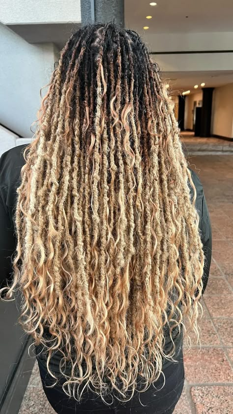 Serenity Hair Studio | #bohemianlocs by me on this beauty 😍😍 #fauxlocs #locs #loctician #dreadhead #fauxlocsnbeautiful #naturalhair #blondehair #ombrelocs... | Instagram Highlighted Faux Locs, Honey Blond Faux Locs, Ombre Boho Locs, Blonde Boho Faux Locs, Ombre Goddess Locs, Goddess Locs With Color, Ombré Faux Locs, Braids And Locs Mixed, Blonde Bohemian Locs