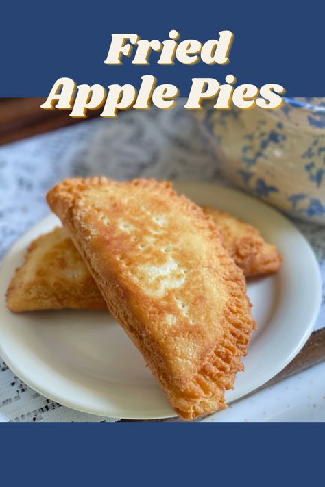 Dried Apple Pie Recipe, Dinner 321, Fried Pies Recipe, Fried Apple, Fried Apple Pies, Apple Hand Pies, Fried Pies, Southern Desserts, Apple Dessert