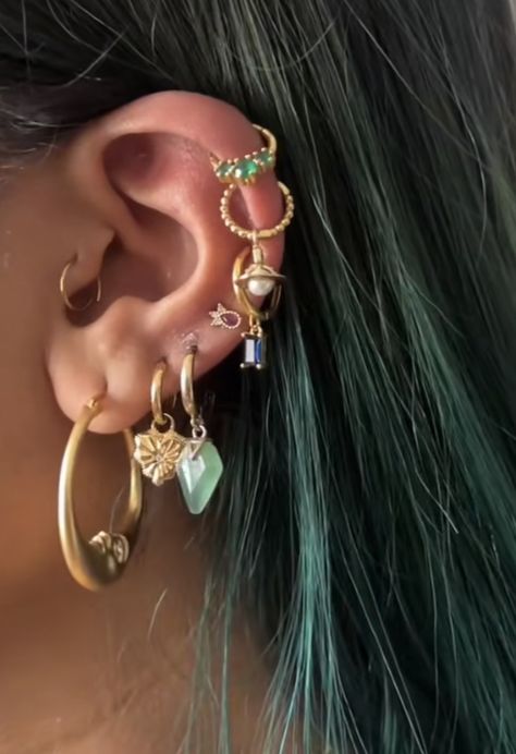 Aesthetic Bracelets, Ear Ideas, Xoxo Jewelry, Curated Ear, Earring Stack, Cool Ear Piercings, Pretty Ear Piercings, Types Of Jewelry, Cool Piercings