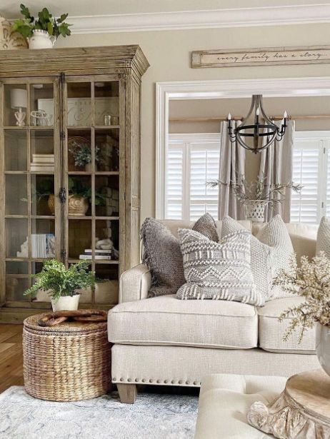 A Complete Guide To Farmhouse Decor Trends To Add To Your Home - Blush & Pearls Farmhouse Decor Trends, Modern Farmhouse Living, Modern Farmhouse Living Room, Country Living Room, Farmhouse Interior, Farmhouse Decor Living Room, Beach Cottage, Decor Minimalist, Design Living Room