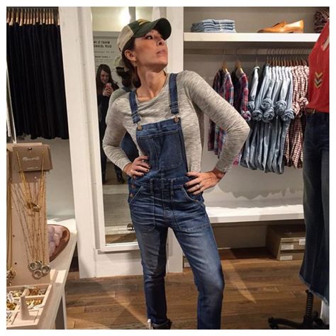 #overalls Joanna Gaines Outfits, Joanna Gaines Style Clothes, Joanna Gaines Instagram, Fixer Upper Joanna Gaines, Modern Fashion Outfits, Joanna Gaines Style, Farm Clothes, Chip And Joanna Gaines, Joanna Gaines