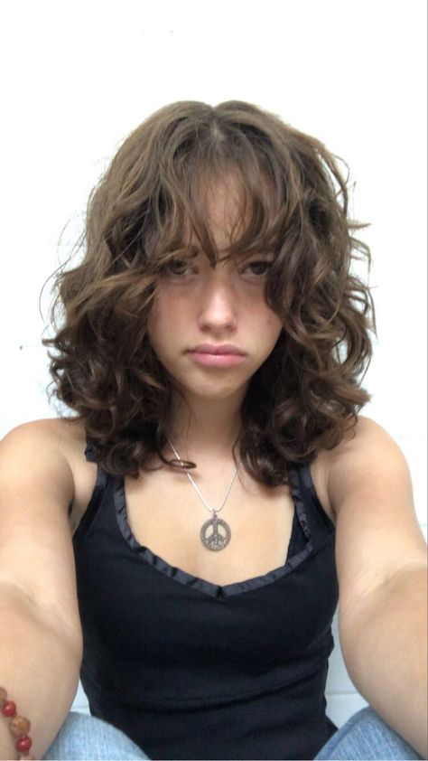 Natural Curly Hair Cuts, Shaggy Haircuts, Curly Hair Photos, Wavy Haircuts, Hair Inspiration Short, Haircuts For Wavy Hair, Haircuts For Curly Hair, Hair Stylies, Short Wavy Hair