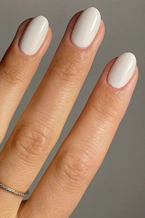 50 + White Nail Ideas Summer Solid Nail Colors, Muted Color Nails, Nail Inspo Round, Extra Short Almond Nails, White Nail Ideas, Kylie Nails, Aesthetic Nyc, Manikur Kuku, Milky Nails