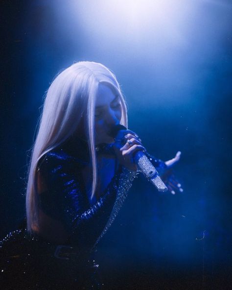 Ava Max Wallpaper, Ava Max, Quick Saves