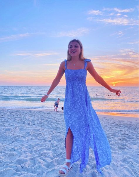 Preppy Maxi Dress Beach, Beachy Closet, Preppy Maxi Dress, Preppy Hawaii, Clean Look Outfit, Hawaii Outfit Ideas, Sun Outfits, Beach Dress Outfit, Bday Dresses