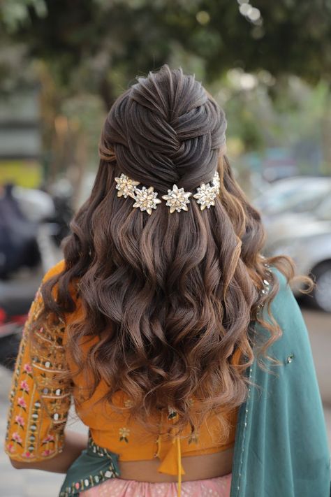 Hairstyles For Thinning Hair, Reception Hairstyles, Ideas For Parties, Hair Style On Saree, Hair Style Vedio, Hairstyles Design, Engagement Hairstyles, Bridal Hair Buns, Curls For Long Hair