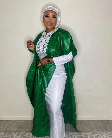 Elegant Green Agbada For Wedding, Gold African Dress, Senegalese Styles, Muslim Women Clothing, Afrocentric Fashion, Quick Fashion, Lace Gown Styles, African Fashion Skirts, Afrikaanse Mode