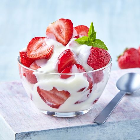 Ice Cream Aesthetic, Cream Donut, Canned Strawberries, Strawberry Bowl, Cream Sauce Pasta, Strawberry Delight, Strawberry Dessert Recipes, Sauce Pasta, Strawberry Decorations