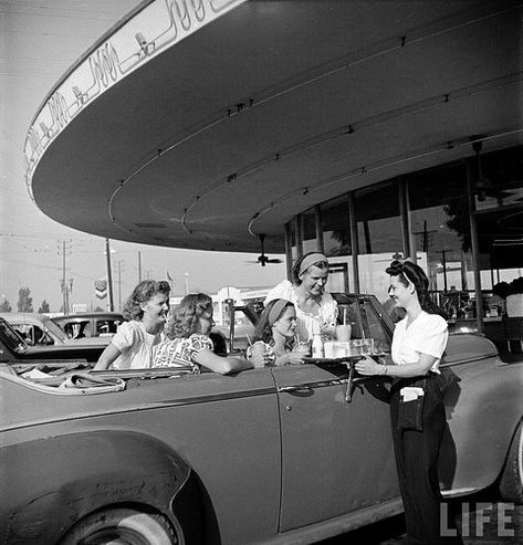 black and white 50's photography | 1950s, 50s, black and white, classic, diner - inspiring picture on ... 1950s Food, Car Hop, Googie Architecture, Vintage Diner, Sock Hop, Retro Housewife, Wonder Years, Happy Times, Drive In Movie