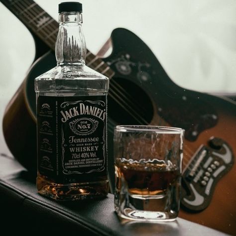 Disney Kiss, Whiskey Neat, Jack Daniels No 7, Jack Daniels Distillery, Blended Whisky, Whiskey Brands, Whisky Bottle, Tennessee Whiskey, Jack Daniel