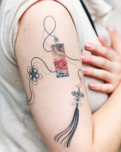 Asian Style Tattoo, Charm Tattoo, Korean Tattoo Artist, Famous Tattoo Artists, Framed Tattoo, Korean Tattoos, Knot Tattoo, Red Tattoo, Delicate Tattoo