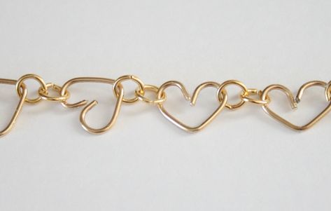 Bracelet Diy Wire Chain, Wire Bracelet Tutorial, Chain Tutorial, Jewelry Making Ideas, Silver Wire Jewelry, Heart Bangle Bracelet, Diy Jewelry Rings, Mom Bracelet, Wire Heart