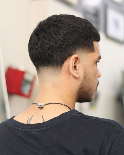 Imágenes de Cortes de Pelo corto para hombre 2022: mejores cortes de pelo corto Very Short Hair Men, Taper Fade Short Hair, Taper Fade Curly Hair, Male Haircuts Curly, Haircut Selfie, Short Fade Haircut, Photo Hijab, Buzz Cut Hairstyles, Shaved Hair Cuts