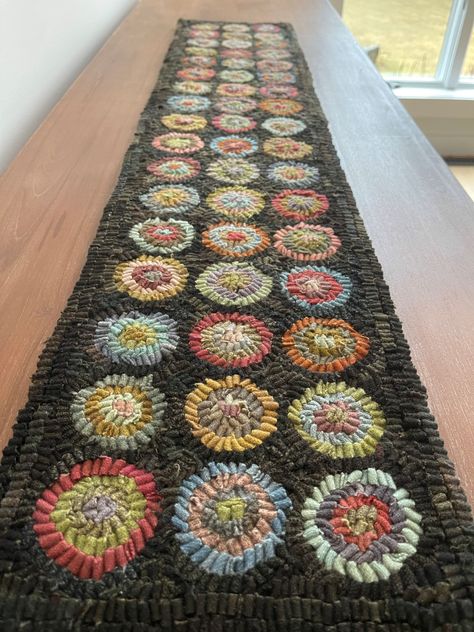 Circle Table Runner, Rug Hooking Kits, Vegetable Stand, Rug Hooking Pattern, Circle Table, Penny Rug, Rug Hooking Patterns, Sharpie Marker, Hooked Rugs