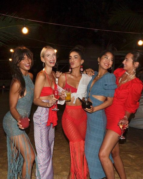 Resort Dinner Outfit Night, My Own Clothing Brand, Beach Night Outfit, Tulum Outfits Ideas, Beach Baddie, Dancing Partners, Beach Dinner Outfit, Yacht Party Outfit, Own Clothing Brand