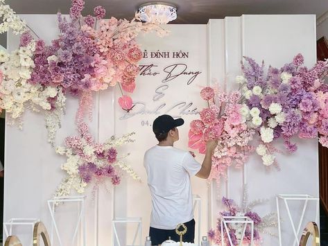 Backdrop Engagement Simple Elegant, Lilac Wedding Decorations, Dekor Lamaran, Wedding Archway, Wedding Stage Backdrop, Wedding Color Pallet, Wedding Background Decoration, Dream Wedding Decorations, Wedding Planning Decor