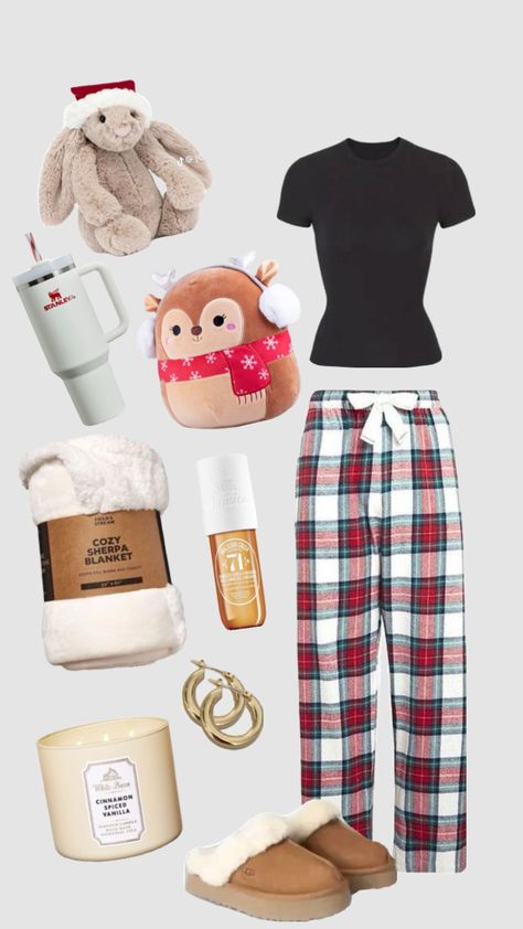 Christmas Pajama Pants Aesthetic, Christmas Pjs Outfit, Christmas Pj Outfit, Christmas Pjs Family Picture Ideas, Pj Pants Outfit, Wishlist Noel, Christmas Morning Outfit, Christmas Fashion Outfits, Christmas Pj Pants