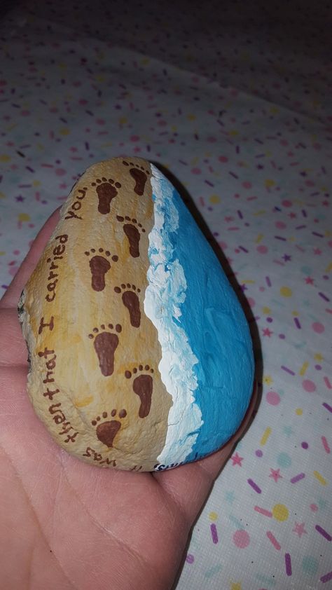 "Footprints in the sand" free hand painted rock Rock Design Ideas, Seashell Letter, Diy Rock Art, Art Pierre, Christian Rock, Sand Crafts, Painted Rocks Craft, Painted Rocks Diy, Rock Painting Ideas Easy