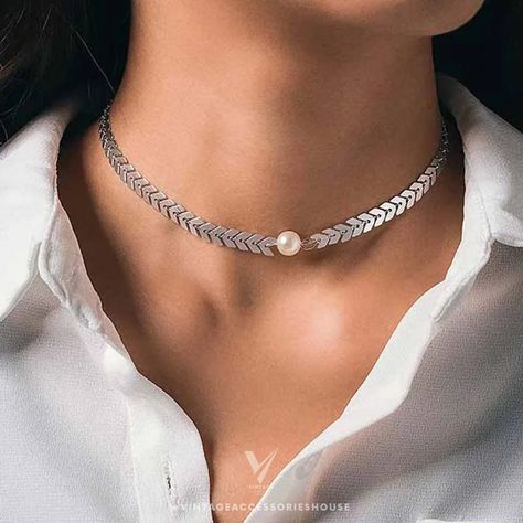 Simply Elegant. Your Everyday Statement ✨ Order now, link in bio 📥 Choker Pearl Necklace, Choker Pearl, Cartier Necklace, Tiffany Necklace, Charms Necklace, Gold Cross Necklace, Swarovski Necklace, Pearl Choker Necklace, Necklace Wedding