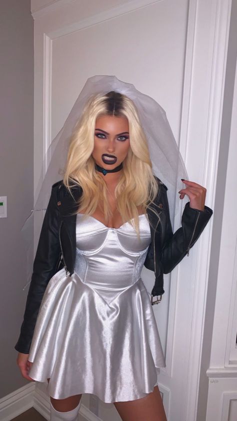 Bride Of Chucky Halloween, Bride Of Chucky Makeup, Tiffany Chucky, Chucky Bride, Tiffany Chucky Bride, Bride Of Chucky Costume, Halloween Bride Costumes, Bride Tattoo, Chucky Costume