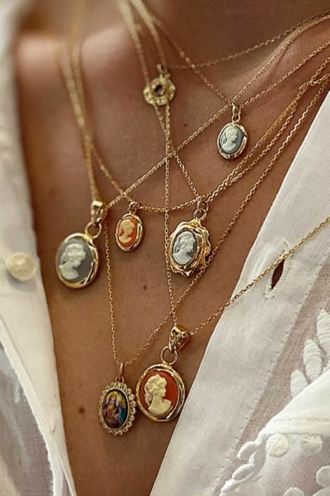 Necklaces Layered, Rose Pale, Cameo Jewelry, Dope Jewelry, Cameo Necklace, Handmade Wire Jewelry, Funky Jewelry, Jewelry Lookbook, Jewelry Outfit